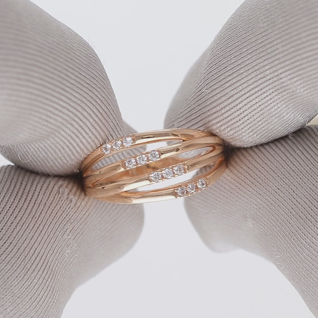 Elegantiškas auksinis žiedas