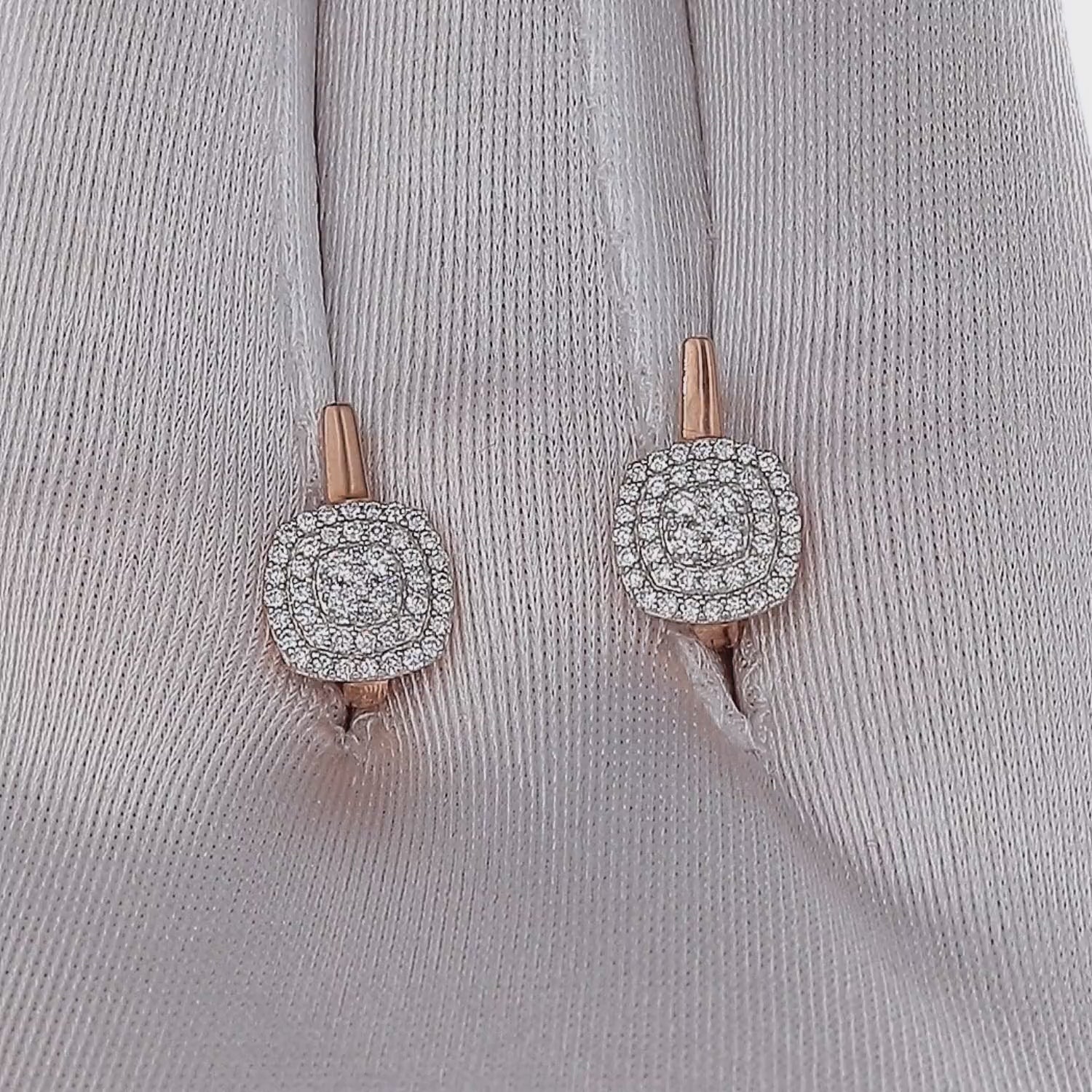 Elegantiški auskarai su baltais briliantais – dizainas iš arti