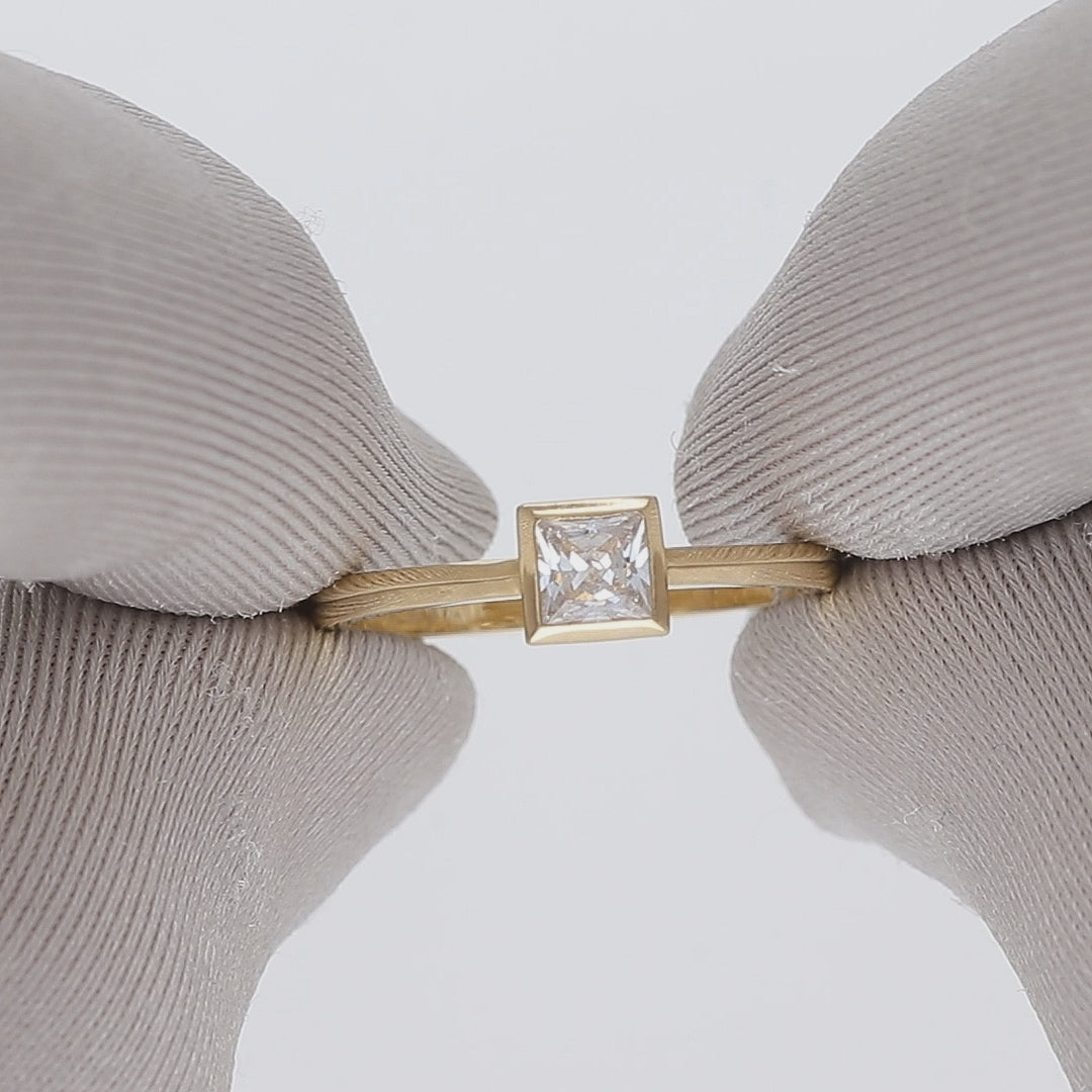 Auksinis žiedas su cirkoniu 17.5 dydis