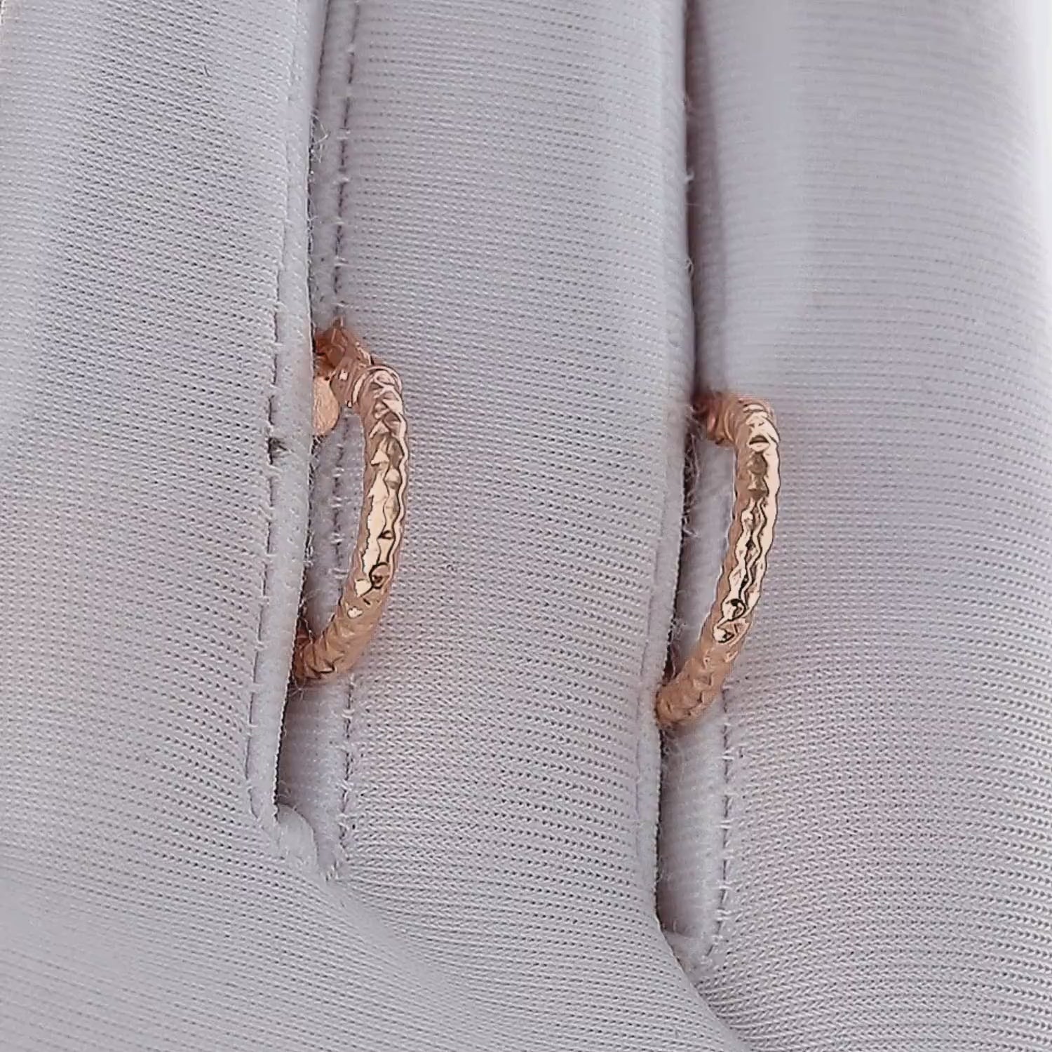 uksiniai lankeliai auskarai tinka bet kokiai progai.