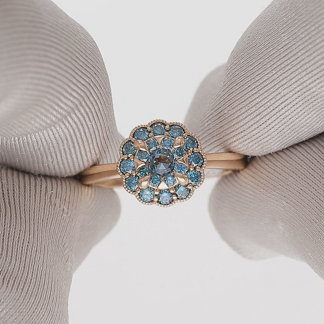 Prabangus auksinis žiedas su spalvotais akmenimis