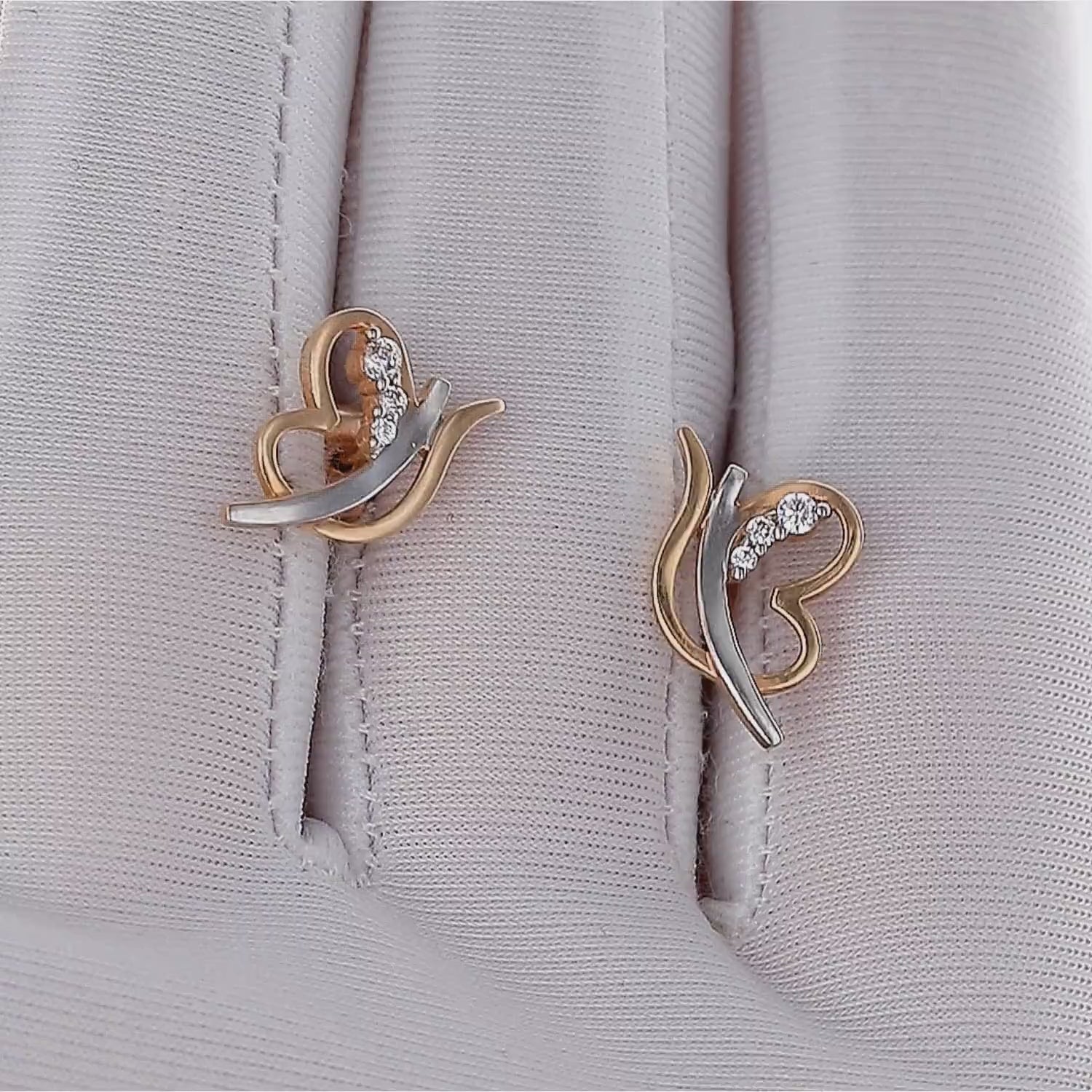 Auksiniai auskarai internetu už gerą kainą.