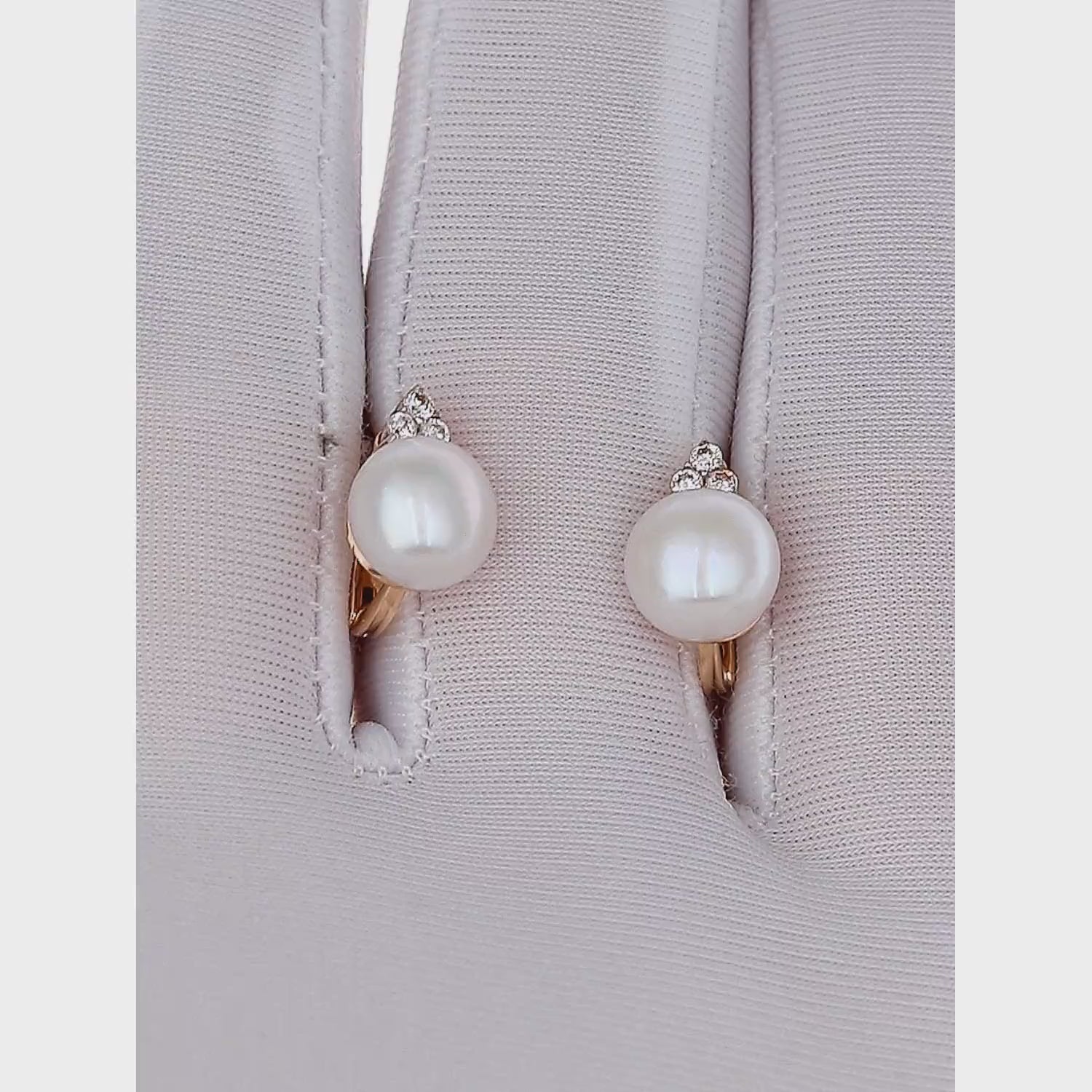 Perliniai auskarai klasika