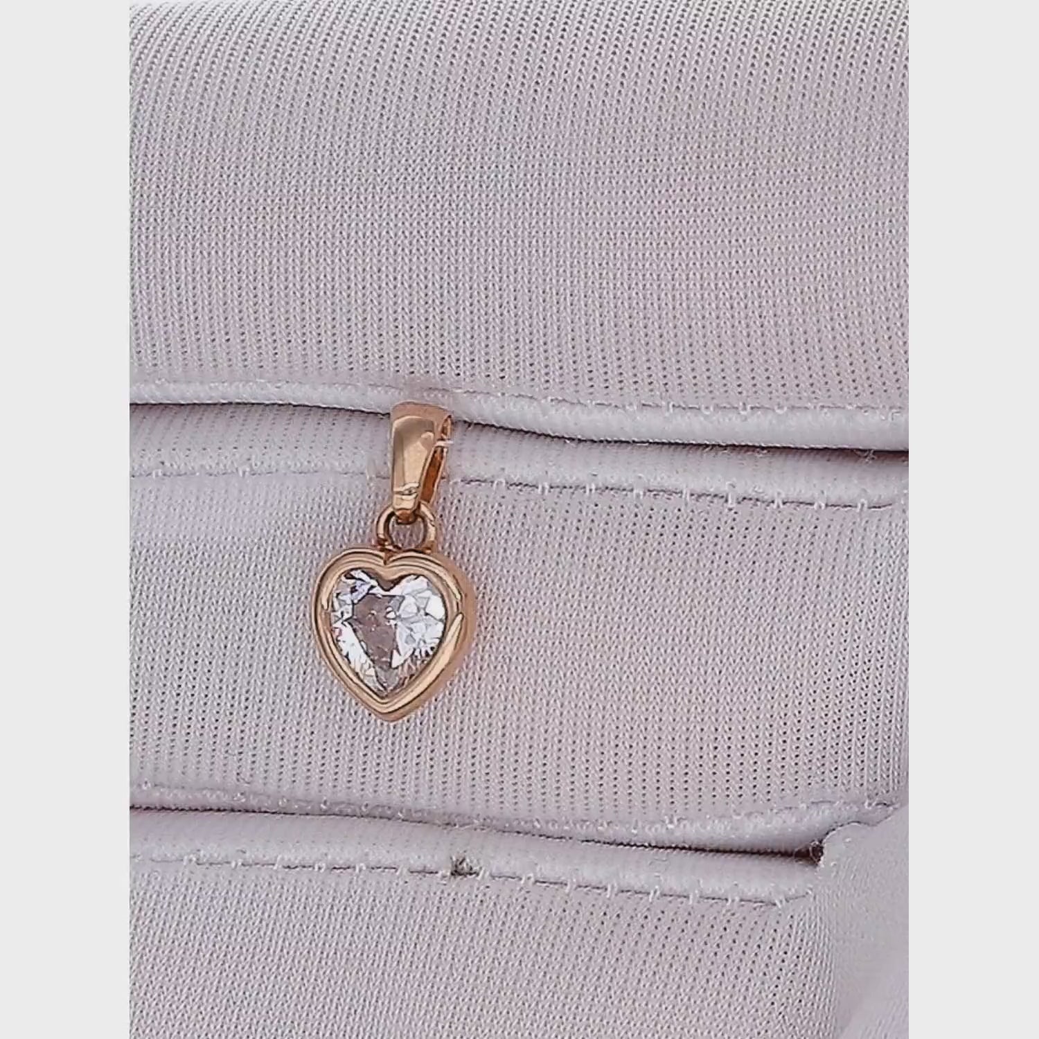 Elegantiškas pakabukas su cirkoniu širdelės dizaine