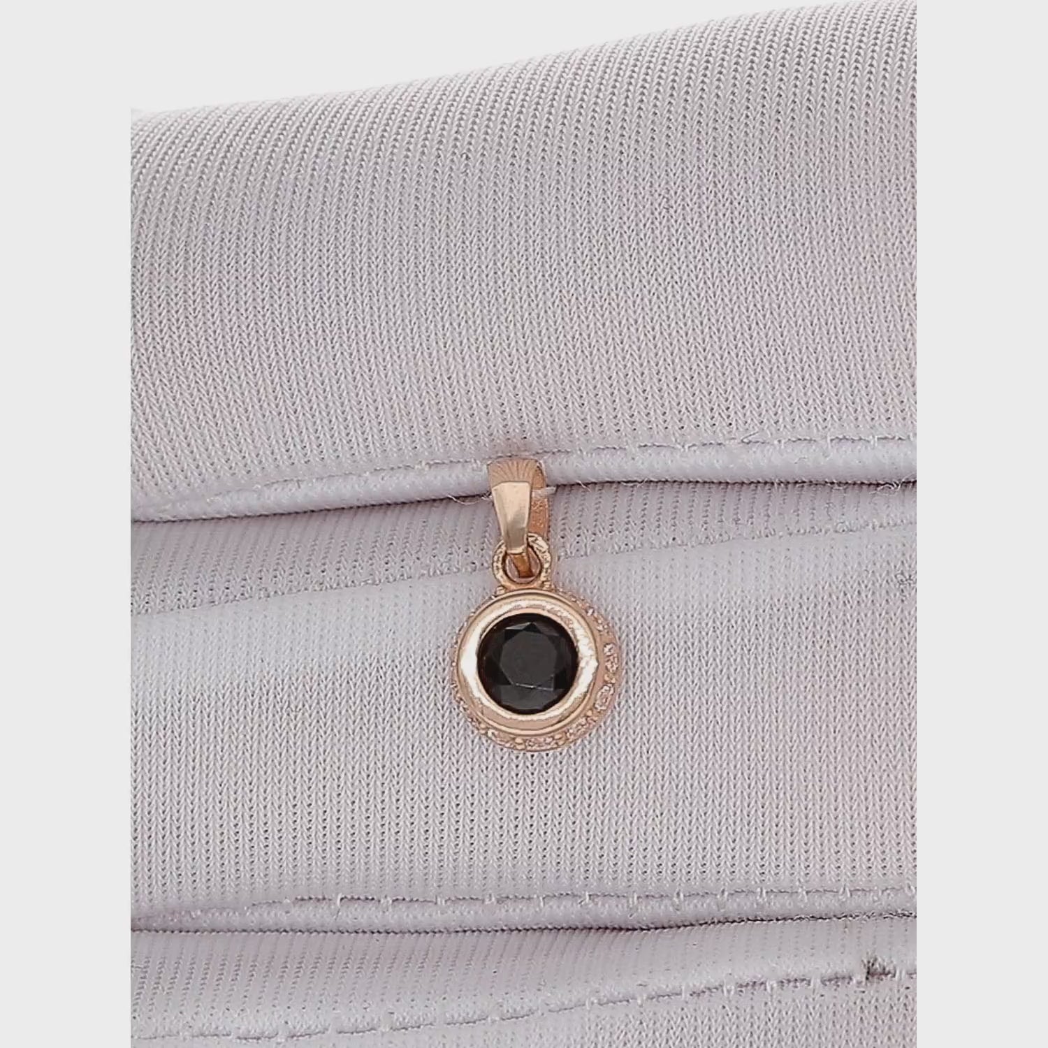 Auksinis pakabukas su kontrastiniu akmens dizainu