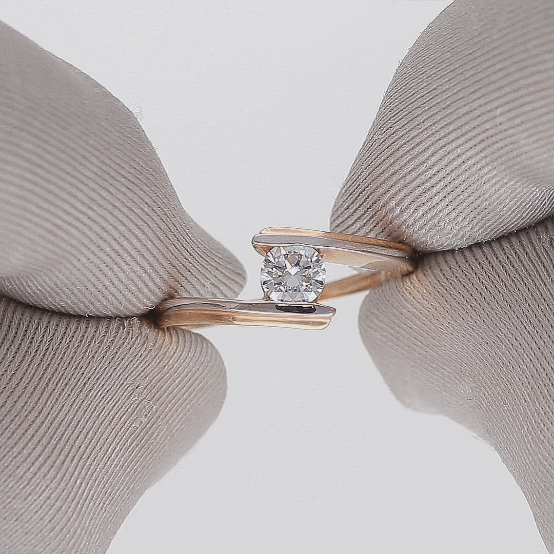 585 prabos auksinis žiedas su cirkoniu 2.74 g