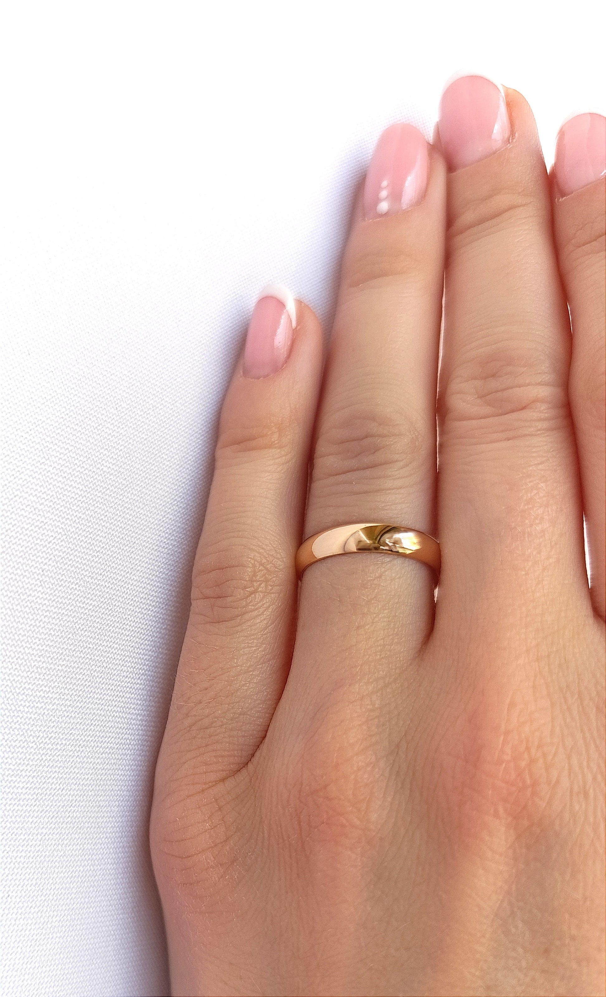 Raudono aukso klasikiniai vestuviniai žiedai porai, 4 mm