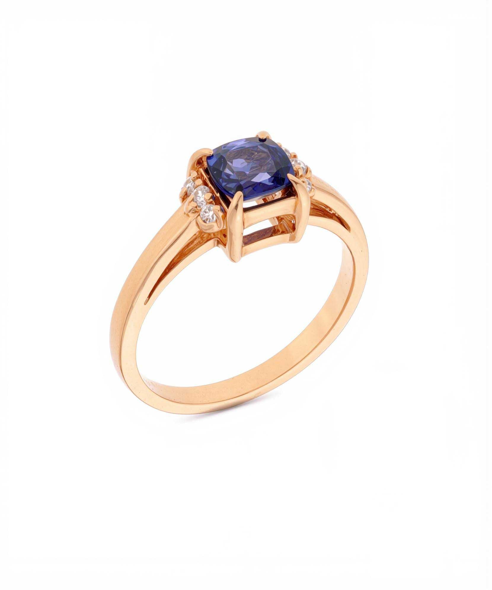 Rožinio aukso žiedas su safyru ir šoniniais briliantais