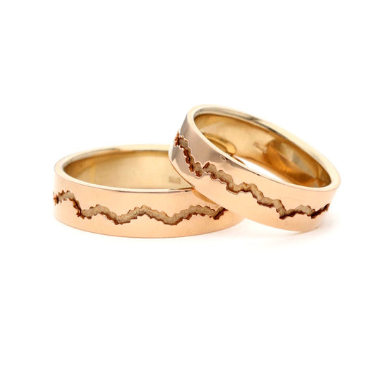 Rožinio aukso vestuvinių žiedų pora, 6 mm, poliruotas paviršius, banguota įranta per centrą