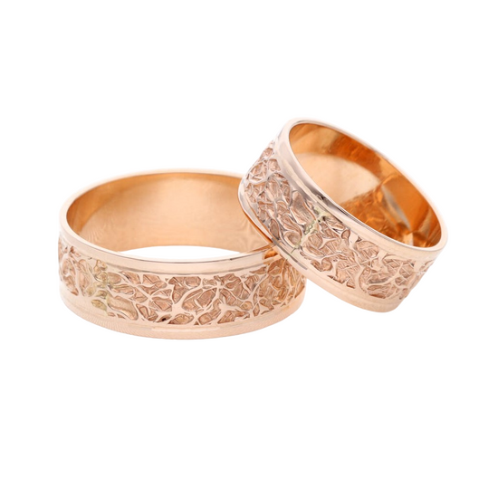 Rožinio aukso vestuviniai žiedai, 8 mm, reljefinė centrinė juosta ir poliruoti kraštai
