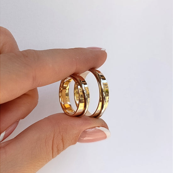 Žiedų pora iš rožinio ir balto aukso, apvalus profilis, viename – brilianto akcentas, 6 mm