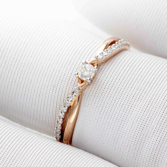 Elegantiškas deimantinis žiedas iš rožinio aukso