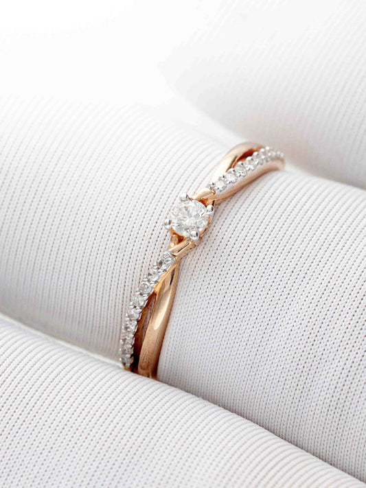 Elegantiškas deimantinis žiedas iš rožinio aukso