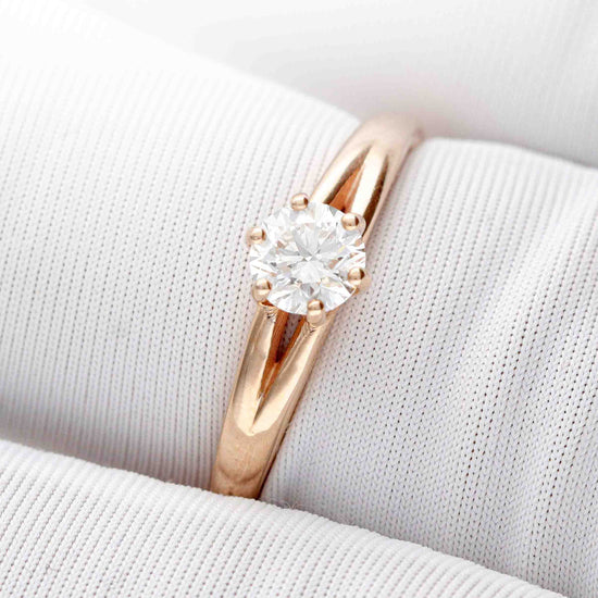 Klasikinis sužadėtuvių žiedas su 0,40 ct deimantu