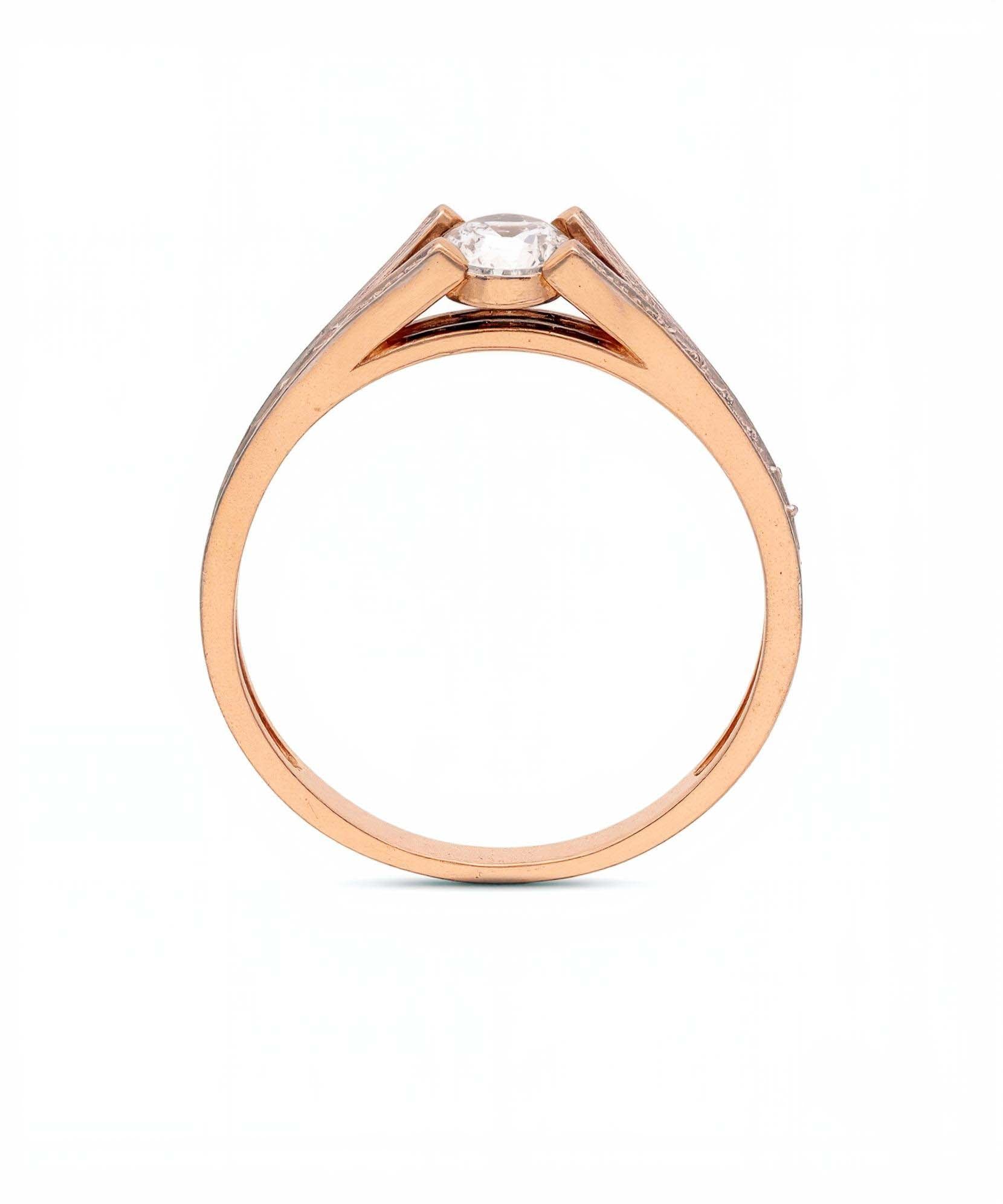 Spindintis deimantinis žiedas iš rožinio aukso