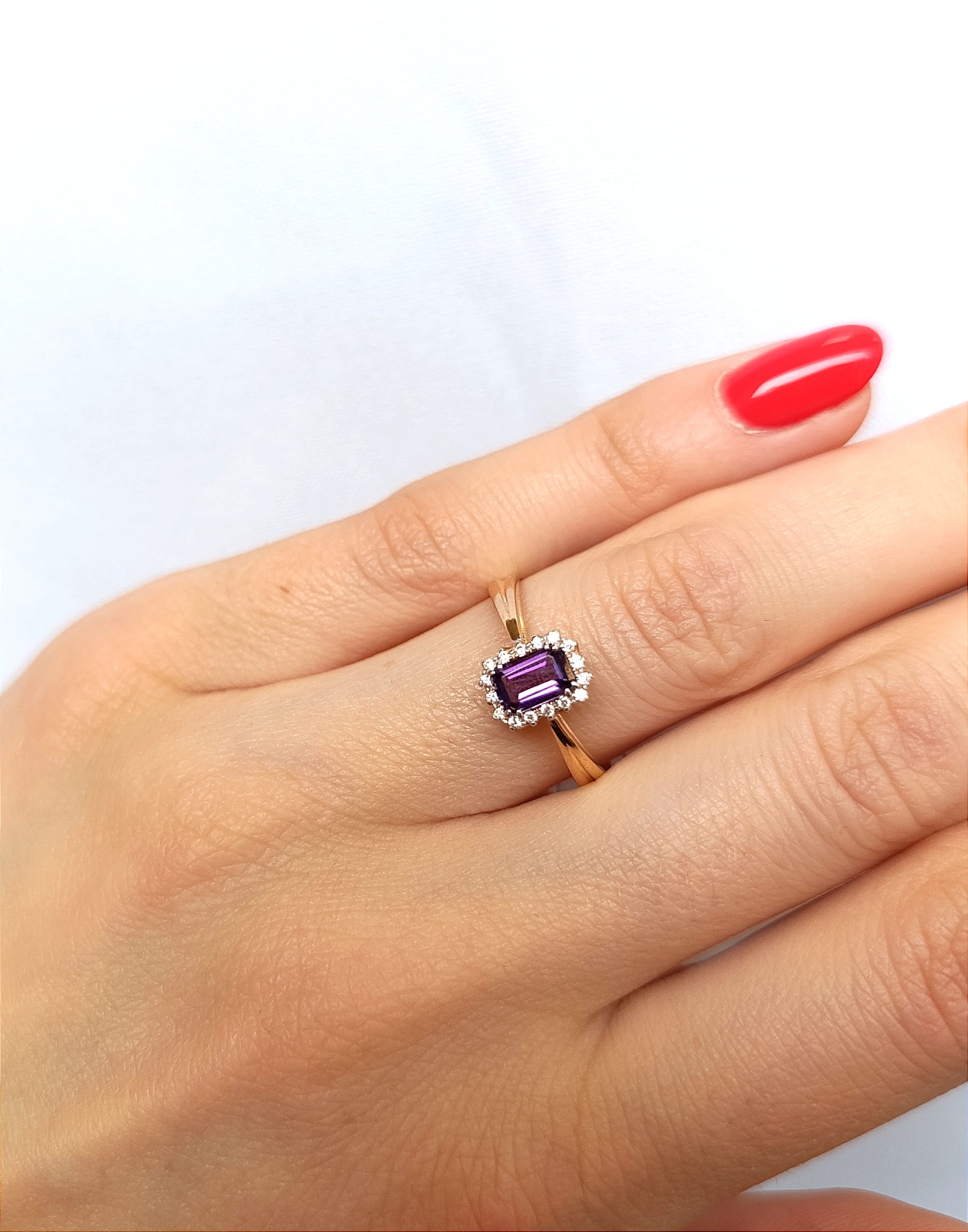 Sužadėtuvių žiedas su violetiniu ametistu