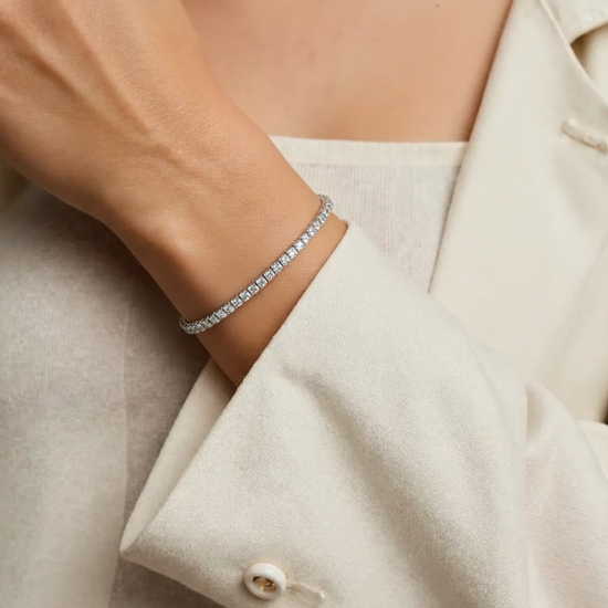 Moteriška tenis apyrankė su cirkoniais ant rankos