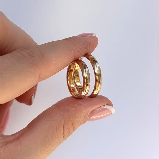 Ploni 4 mm vestuviniai žiedai su balto aukso juostele centre