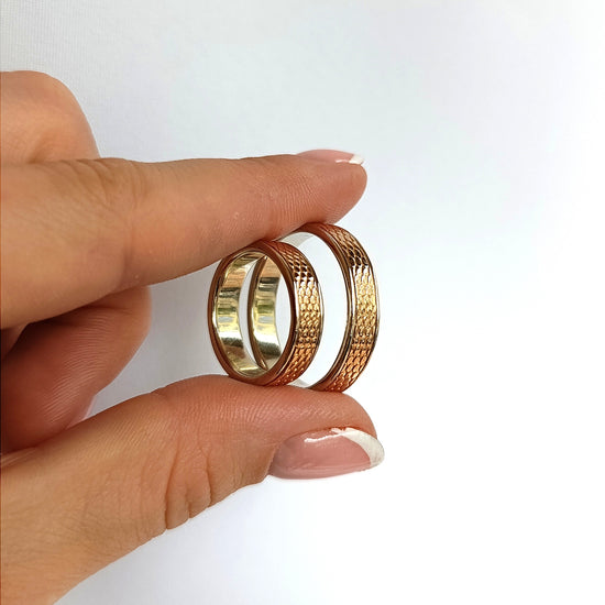 Vestuviniai žiedai, baltas + rožinis auksas 585, tekstūrinis ovalų raštas centre, 5 mm