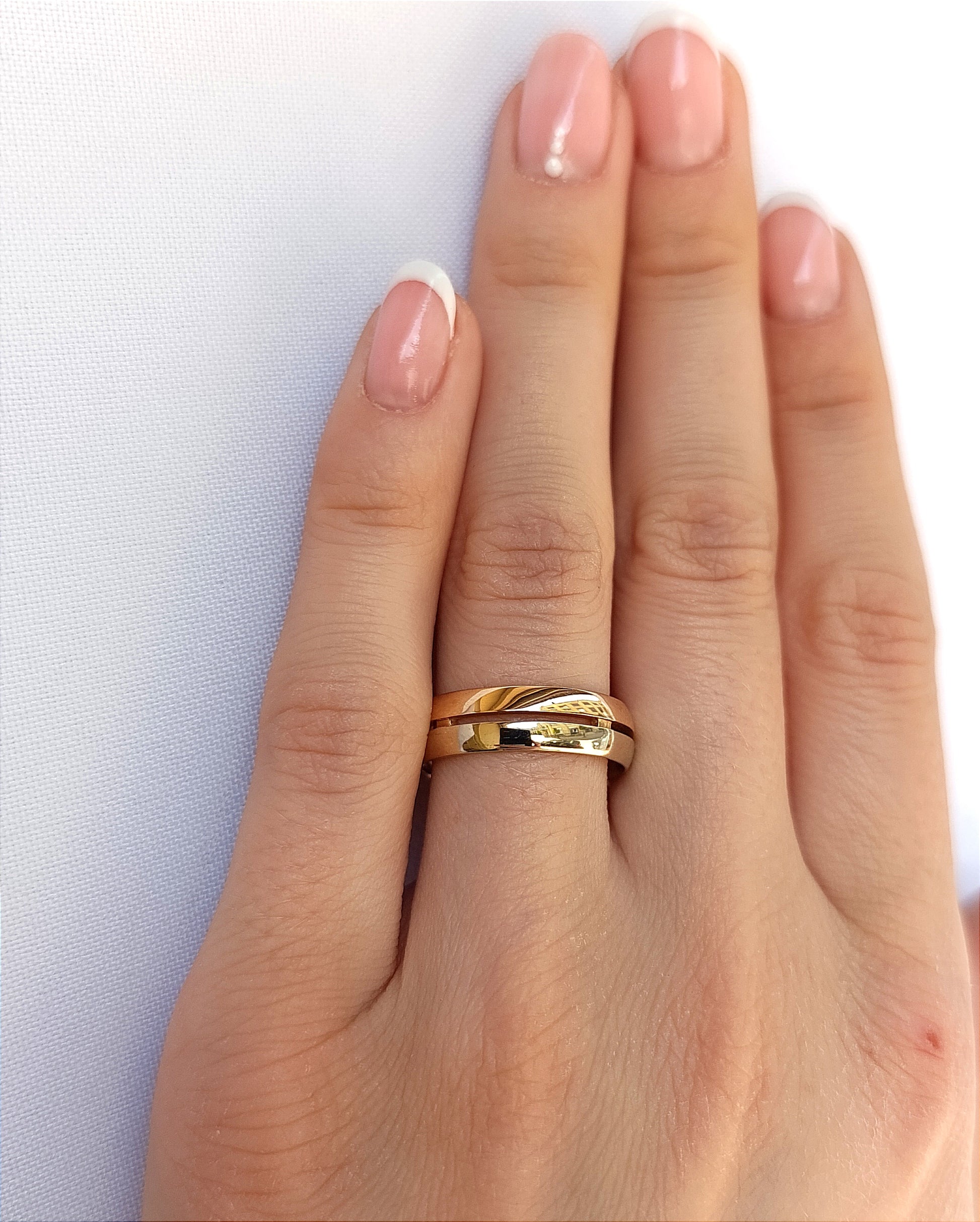 Vestuviniai žiedai iš balto ir rožinio aukso su subtiliais briliantų akcentais, 6 mm