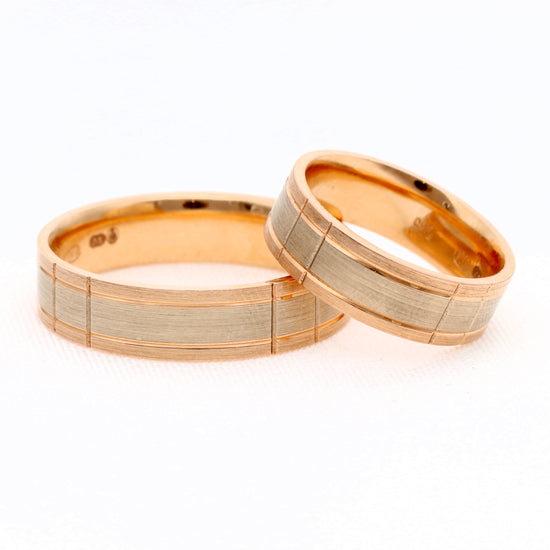 Dviejų spalvų vestuvinių žiedų pora, 6 mm, balto aukso satininė juosta su segmentais ir rožinio aukso briaunos