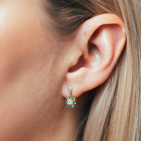 Auskarai su žaliu kristalu