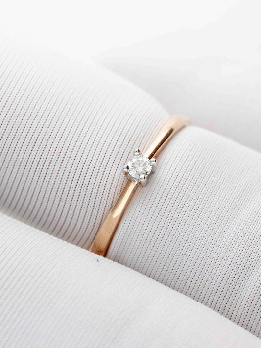 Klasikinio dizaino aukso žiedas su deimantu