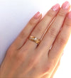 Žiedų pora iš rožinio aukso, 6 mm, įstriža briliantų linija, minimalistinis poros žiedas