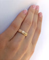 Žiedų pora iš rožinio aukso, 5 mm, lininė tekstūra, minimalistinis dizainas