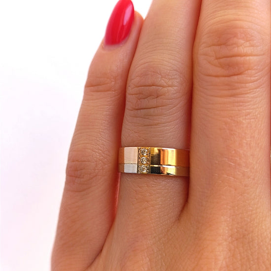 Žiedų pora: rožinis + baltas auksas, viename žiede balto aukso segmentas su trimis briliantais, 6 mm