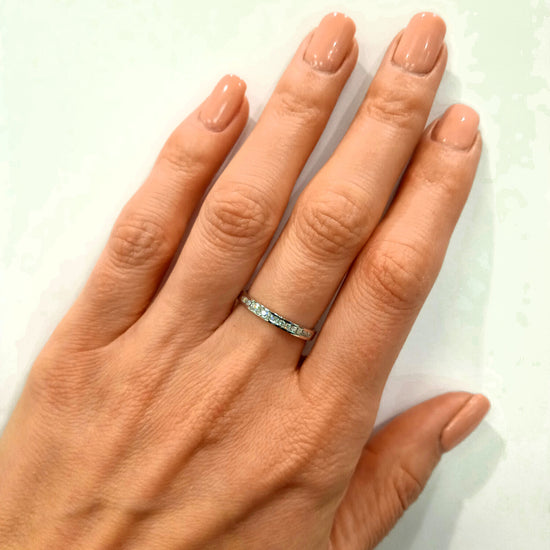 Žiedas su deimantu juostele 0.17ct. Kolje